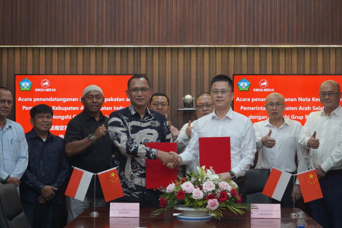 Penandatanganan kesepakan kerja sama antara PT. Kotafajar Semen Indonesia yang bernaung di bawah konsorsium PT. Kobexindo dengan Pemerintah Kabupaten Aceh Selatan di Jakarta, Sabtu (18/5/2204) ( Foto : Ist)