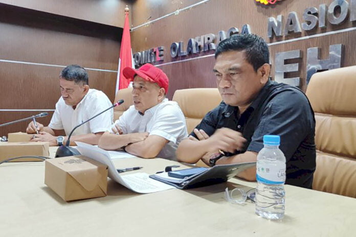 KONI Ketua Komite Olahraga Nasional Indonesia (KONI) Aceh, Kamaruddin Abu Bakar alias Abu Razak (tengah). Foto: Humas.