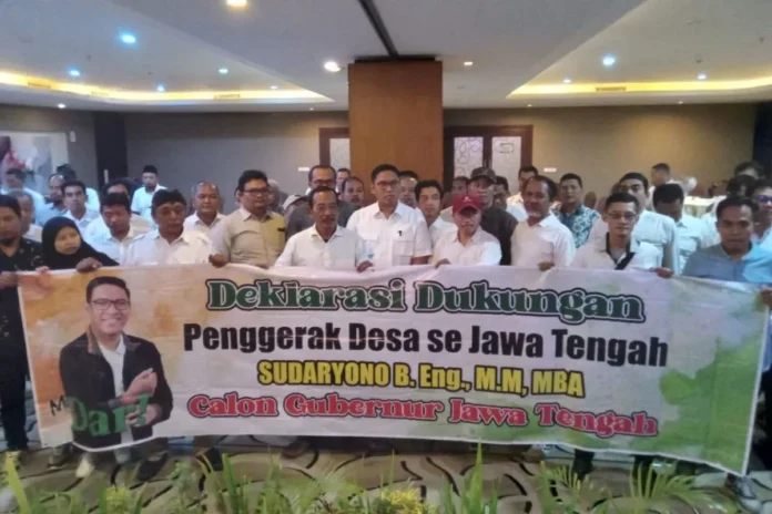 SudarYono Ketua DPD Partai Gerindra Jawa Tengah Sudaryono bersama para pengurus Forum Komunikasi Penggerak Desa (FKPD) se-Jateng, usai deklarasi dukungan terhadap Sudaryono di Pilgub Jateng 2024, di Semarang, Sabtu (15/6/2024).