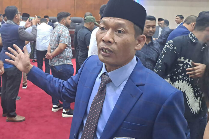Ketua DPRA sementara Zulfadli dari Fraksi Partai Aceh