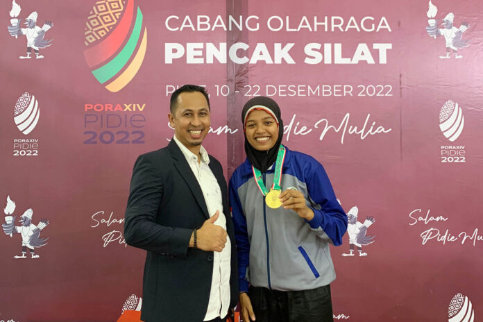 Rei Rena Putriana, Atlet Pencak Silat Aceh (kanan)