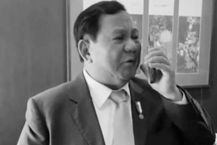 Presiden-Prabowo-Subianto-telepon-Donald-Trump Presiden Prabowo sedang berbicara dengan Donald Trump melalui telpon