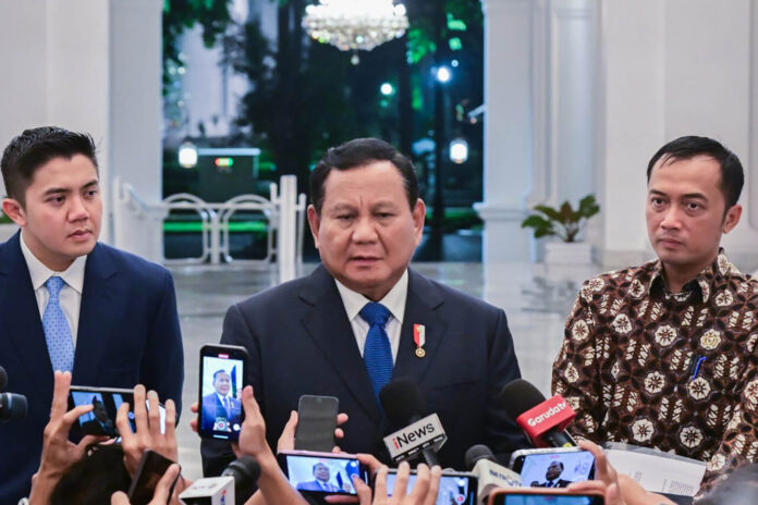 Presiden Prabowo dalam keterangan persnya kepada awak media di Istana Merdeka, Jakarta, Jumat (06/12/2024). (Foto: BPMI Setpres)