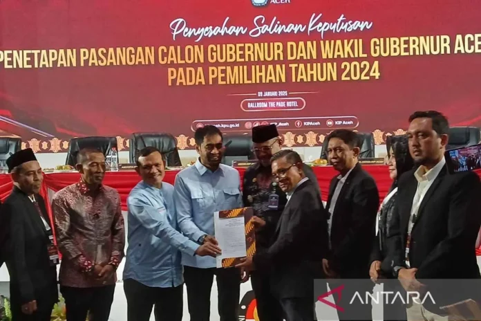 serah-berita-acara-penetapan-kip.jpg Penetapan dilakukan setelah kami menerima surat dari Mahkamah Konstitusi yang menyatakan tidak ada sengketa hasil pemilihan gubernur dan wakil gubernur Aceh pada Pilkada 2024. (Foto: Antara)