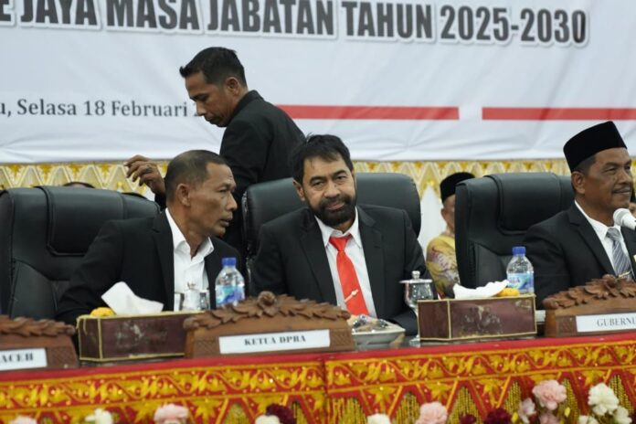 DPR Gubernur Aceh Muzakir Manaf atau yang dikenal Mualem dan Ketua DPR Aceh Zulfadhli