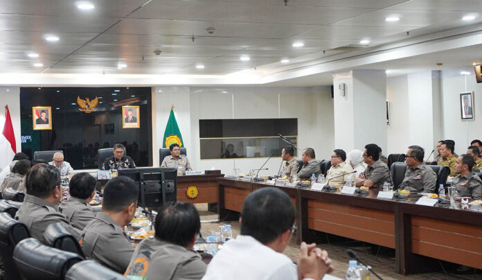 Pertemuan-dengan-Mas-Dar- Sudaryono Dewan Pembina Tani Merdeka Indonesia yang juga Wakil Menteri Pertanian menerima silaturahmi Ketua Umum DPN Tani Merdeka Indonesia bersama pengurus di ruang pertemuan Kementerian Pertanian, pada Jumat 22 Agustus 2025.