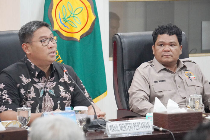 Wamentan dan Don Muzakir Sudaryono Wakil Menteri Pertanian (kiri) dan Don Muzakir Ketua Umum DPN Tani Merdeka Indonesia